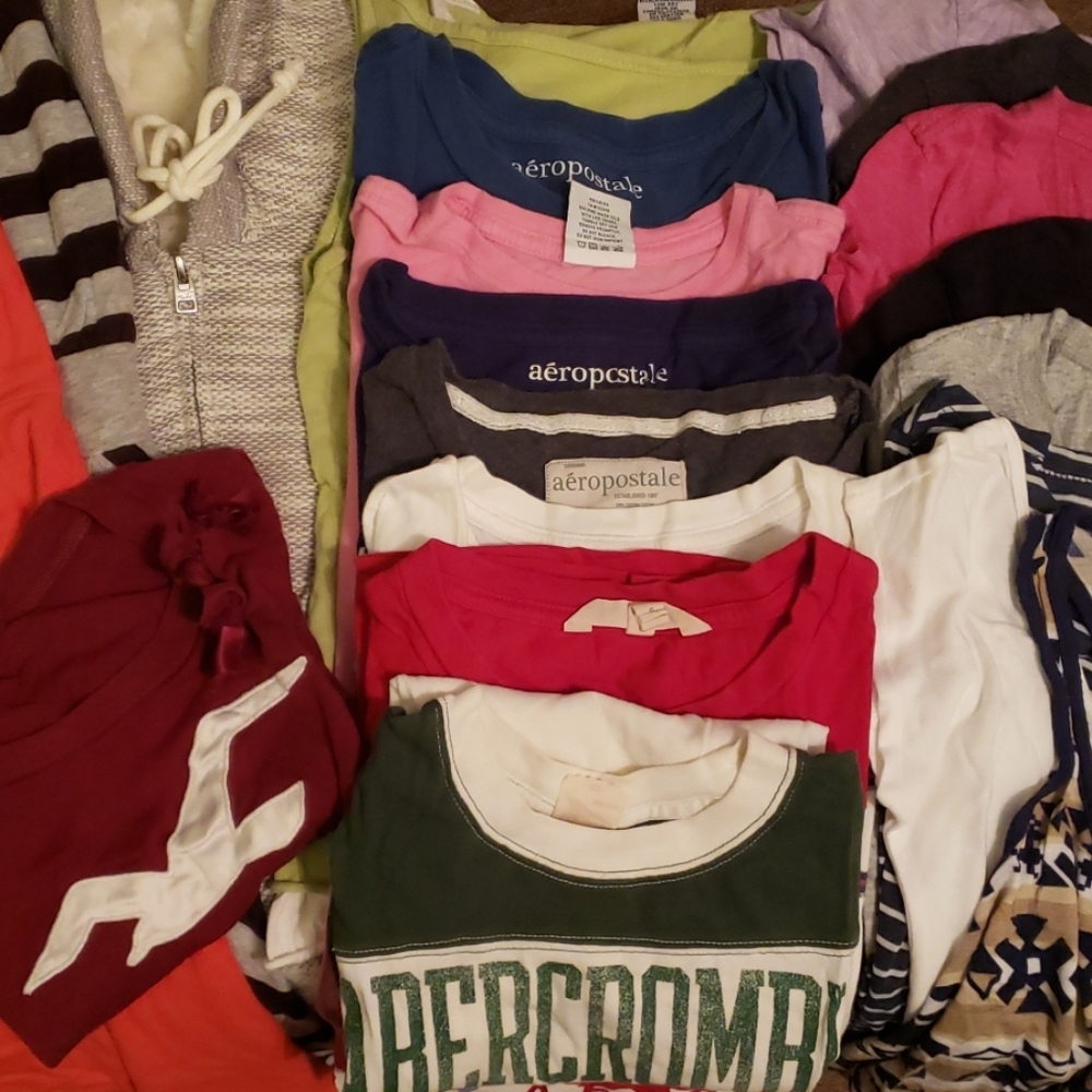 *** SOLD**XS Bundle deal!! 20 pieces of clothing!!